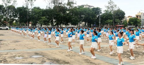ảnh biểu diễn quần sóc.JPG